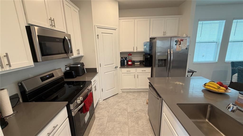 For Rent: $2,500 (4 beds, 3 baths, 1880 Square Feet)