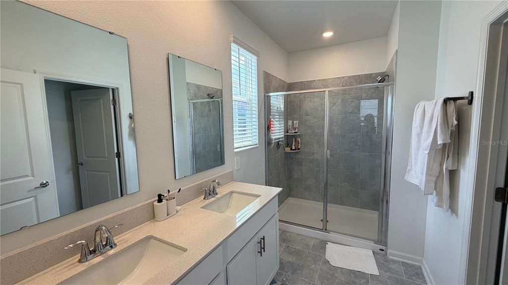 For Rent: $2,500 (4 beds, 3 baths, 1880 Square Feet)