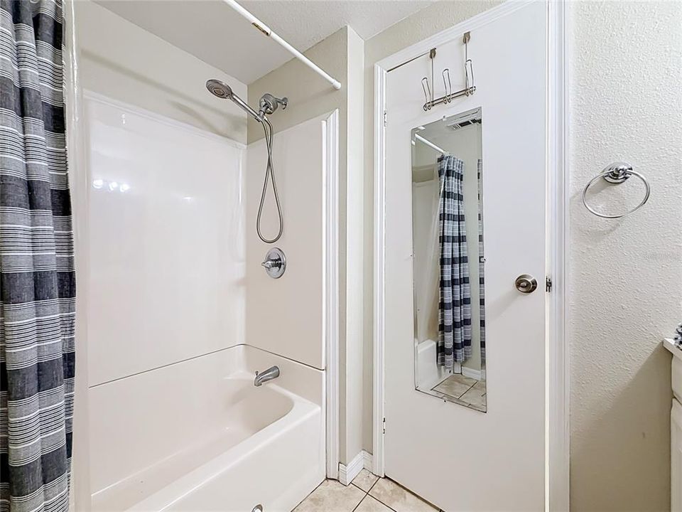 На продажу: $179,900 (2 спален, 2 ванн, 1056 Квадратных фут)