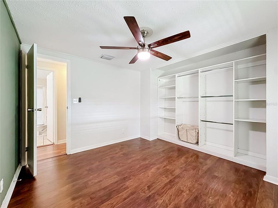 На продажу: $179,900 (2 спален, 2 ванн, 1056 Квадратных фут)
