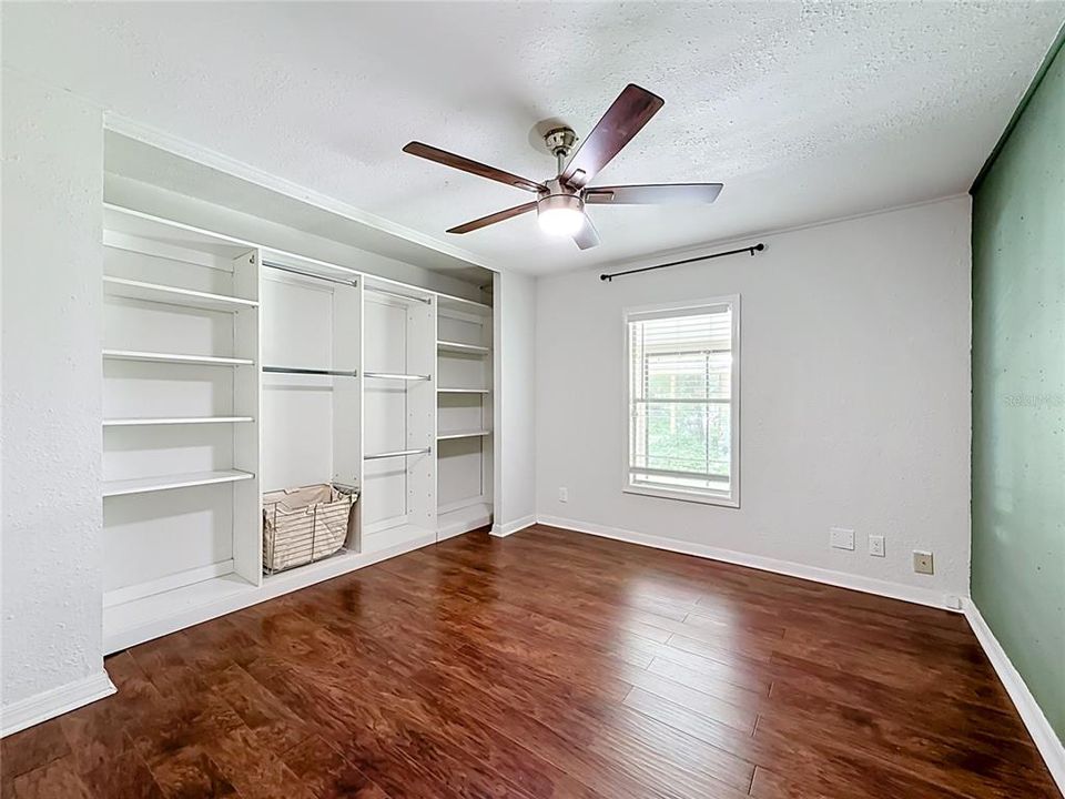 На продажу: $179,900 (2 спален, 2 ванн, 1056 Квадратных фут)
