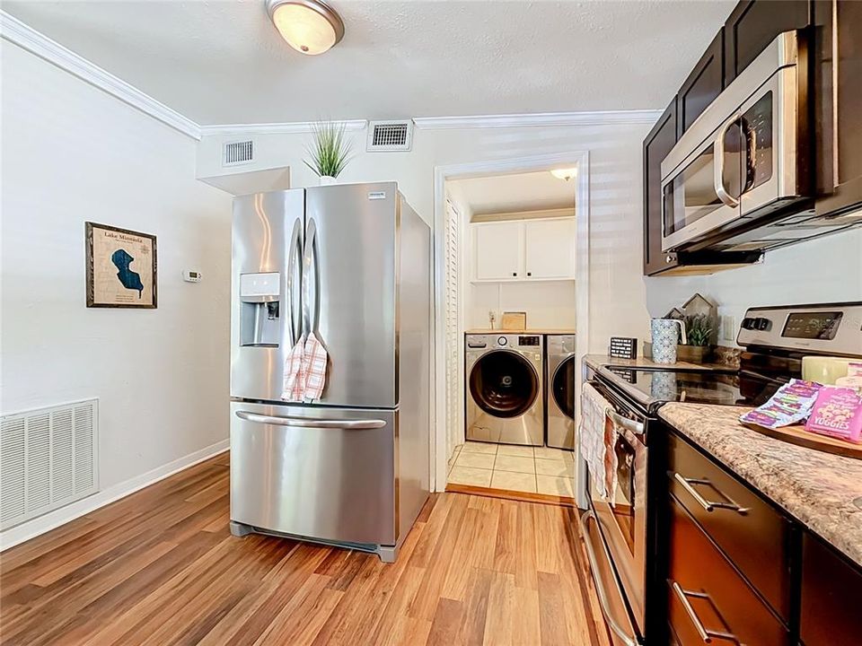 На продажу: $179,900 (2 спален, 2 ванн, 1056 Квадратных фут)