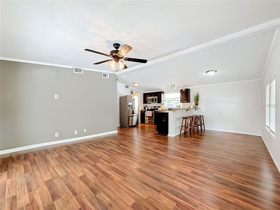 На продажу: $179,900 (2 спален, 2 ванн, 1056 Квадратных фут)
