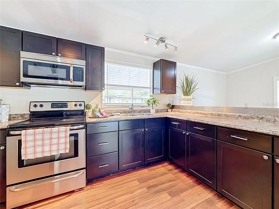 На продажу: $179,900 (2 спален, 2 ванн, 1056 Квадратных фут)