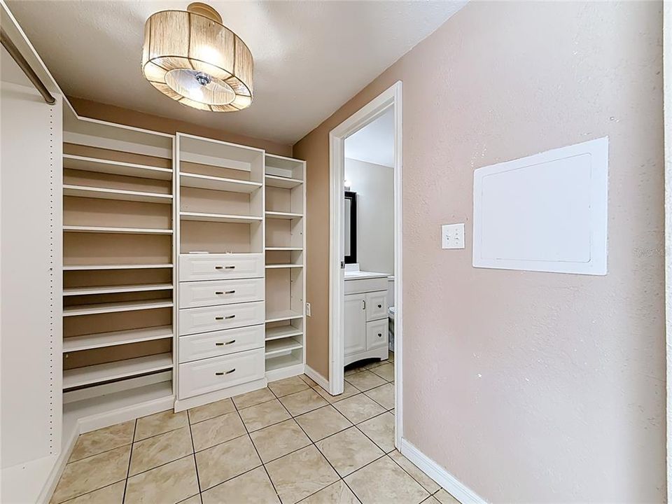 На продажу: $179,900 (2 спален, 2 ванн, 1056 Квадратных фут)