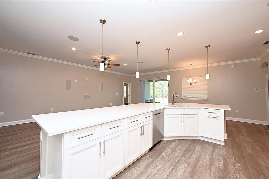 For Rent: $3,000 (6 beds, 3 baths, 2685 Square Feet)