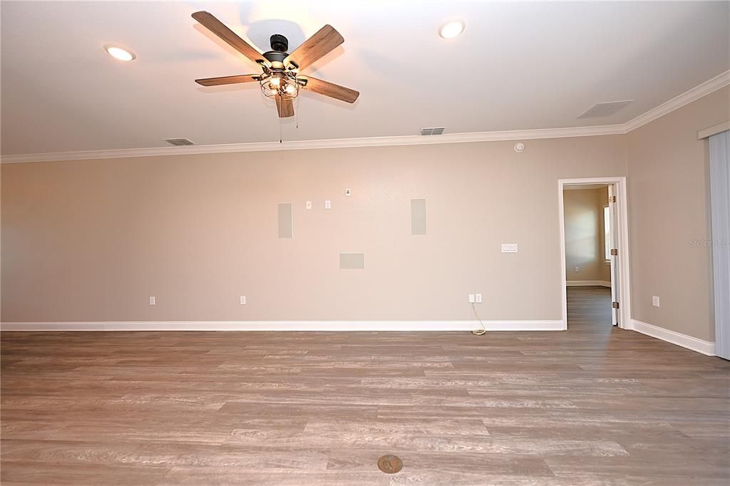 For Rent: $3,000 (6 beds, 3 baths, 2685 Square Feet)