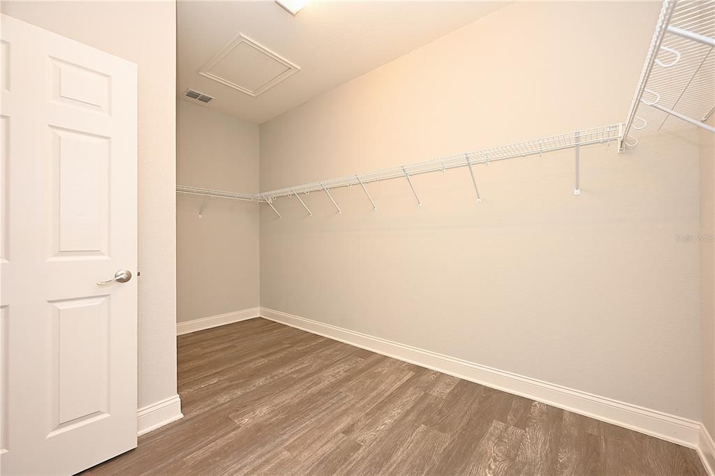 For Rent: $3,000 (6 beds, 3 baths, 2685 Square Feet)