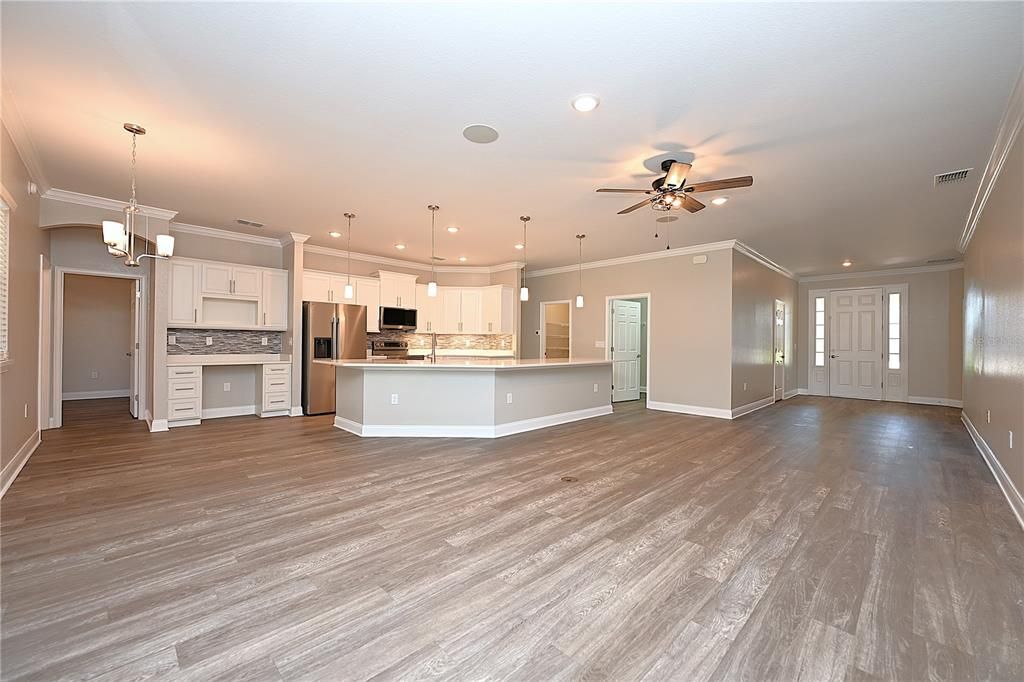 For Rent: $3,000 (6 beds, 3 baths, 2685 Square Feet)