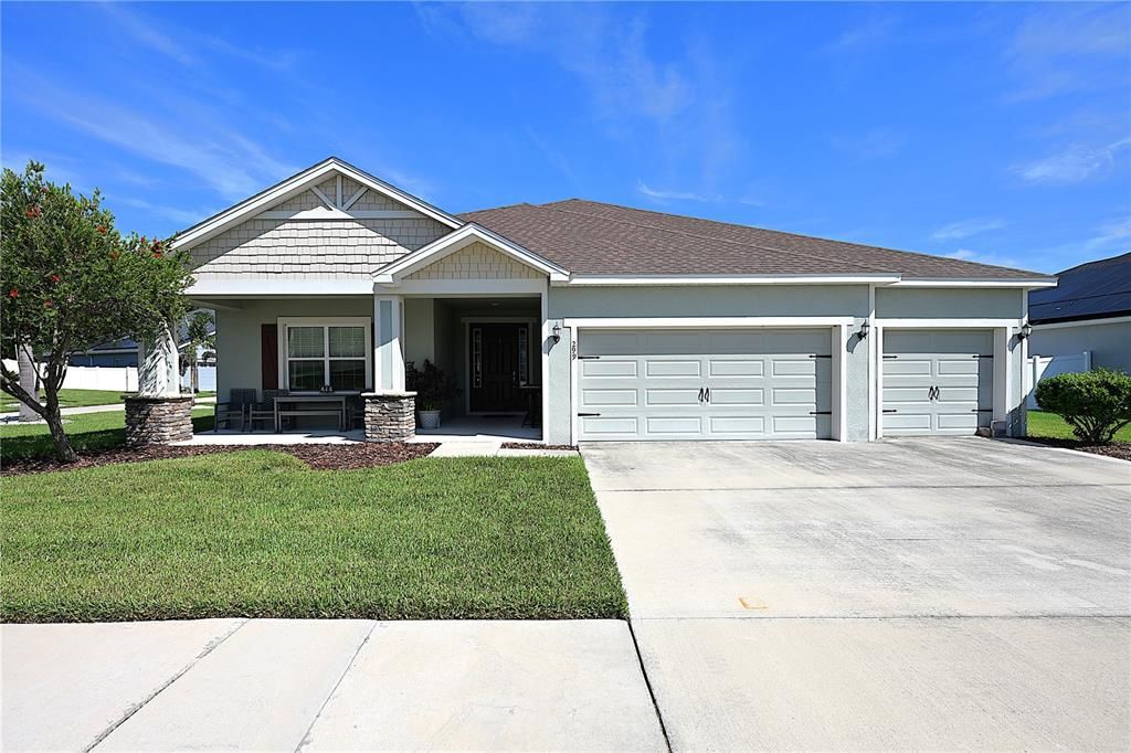 For Rent: $3,000 (6 beds, 3 baths, 2685 Square Feet)