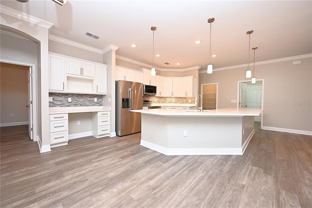 For Rent: $3,000 (6 beds, 3 baths, 2685 Square Feet)