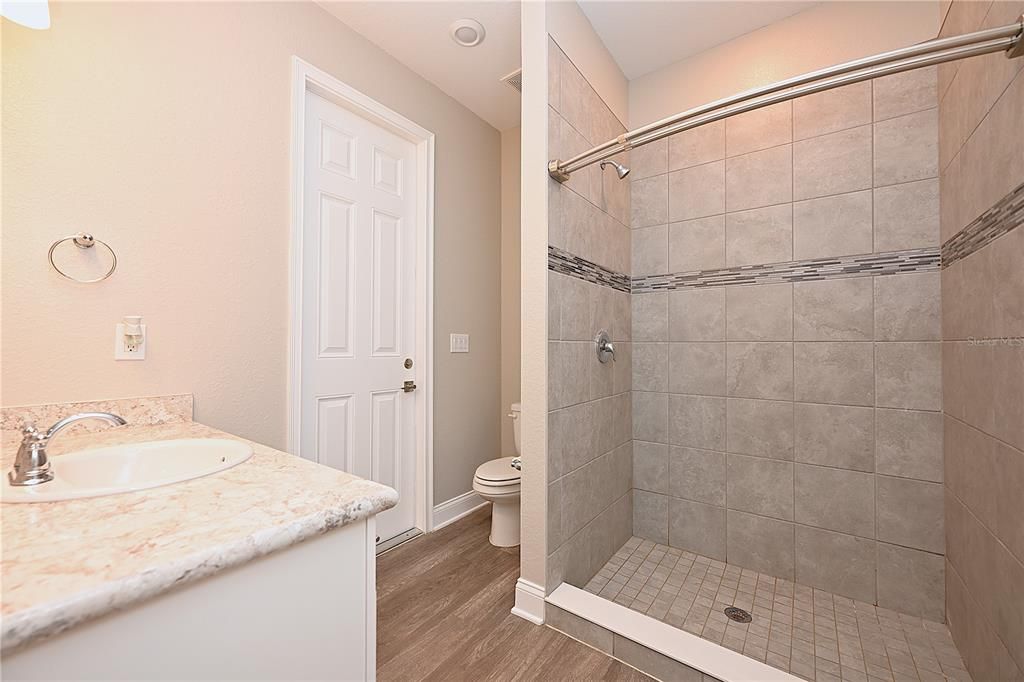 For Rent: $3,000 (6 beds, 3 baths, 2685 Square Feet)