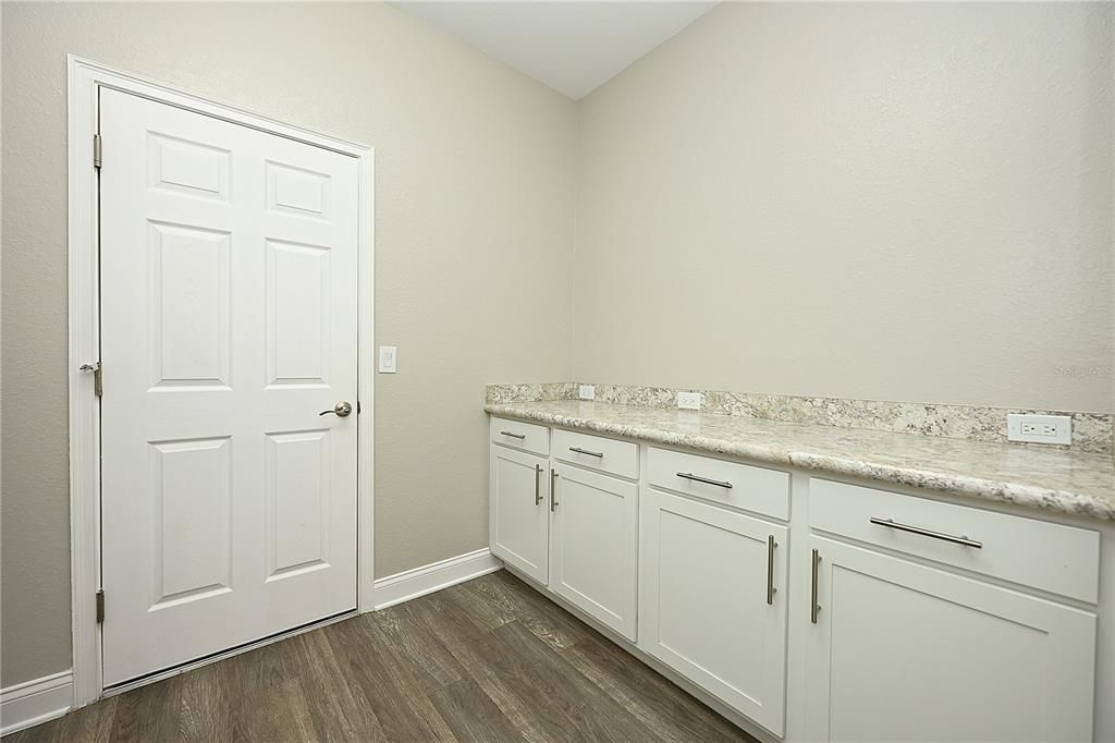 For Rent: $3,000 (6 beds, 3 baths, 2685 Square Feet)