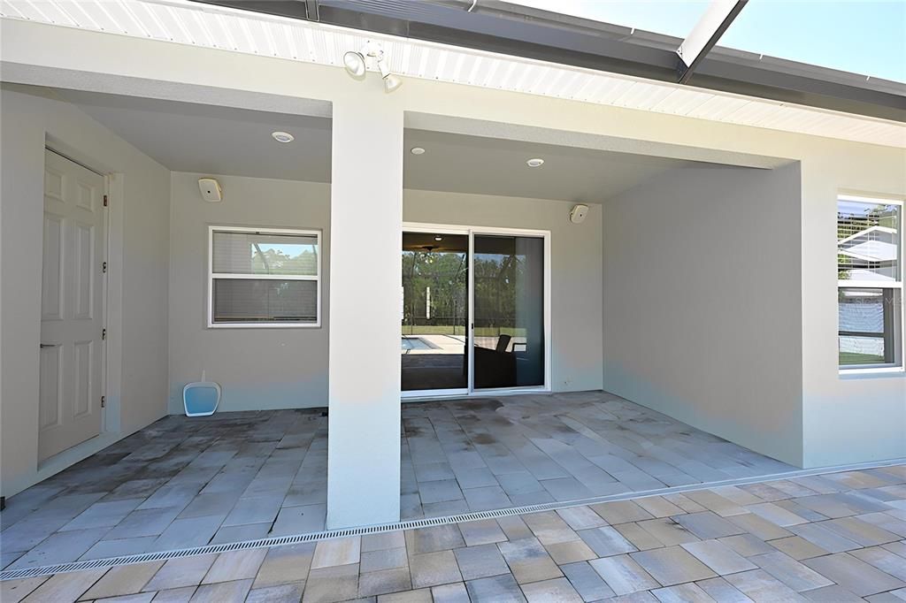 For Rent: $3,000 (6 beds, 3 baths, 2685 Square Feet)