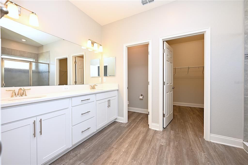 For Rent: $3,000 (6 beds, 3 baths, 2685 Square Feet)