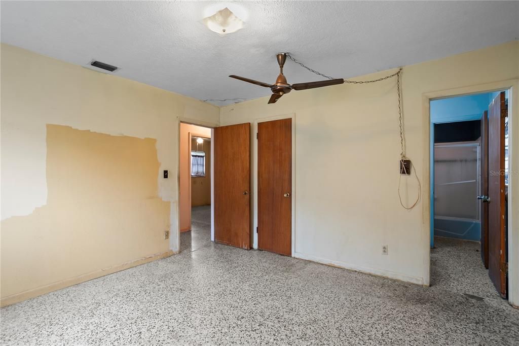 For Sale: $350,000 (3 beds, 1 baths, 1392 Square Feet)