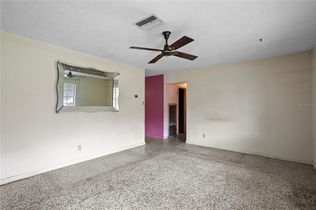 For Sale: $350,000 (3 beds, 1 baths, 1392 Square Feet)