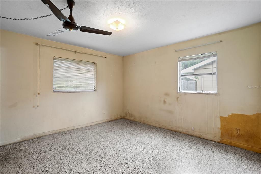 For Sale: $350,000 (3 beds, 1 baths, 1392 Square Feet)