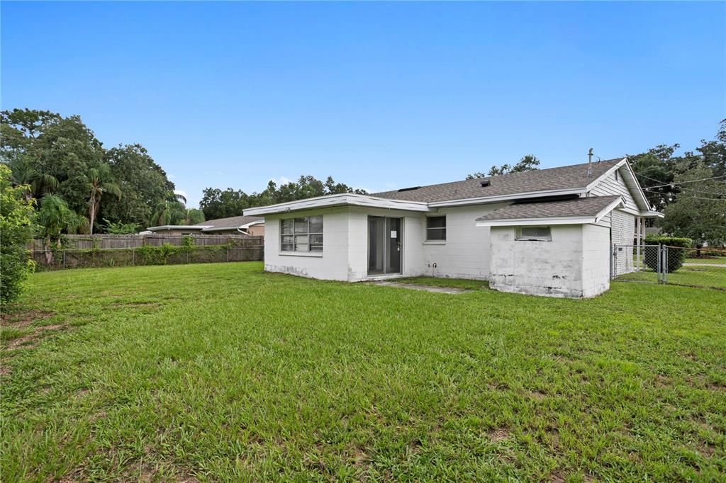 For Sale: $350,000 (3 beds, 1 baths, 1392 Square Feet)