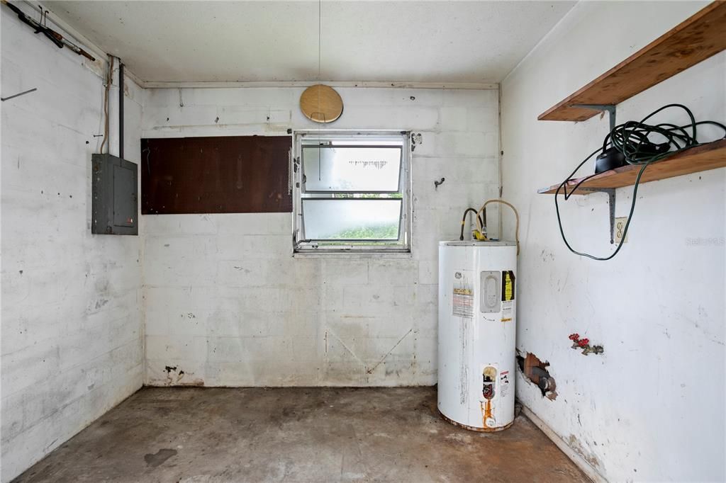 For Sale: $350,000 (3 beds, 1 baths, 1392 Square Feet)