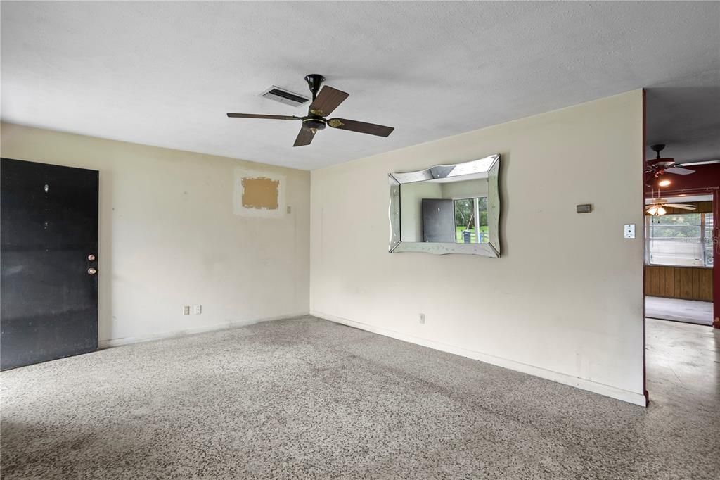 For Sale: $350,000 (3 beds, 1 baths, 1392 Square Feet)