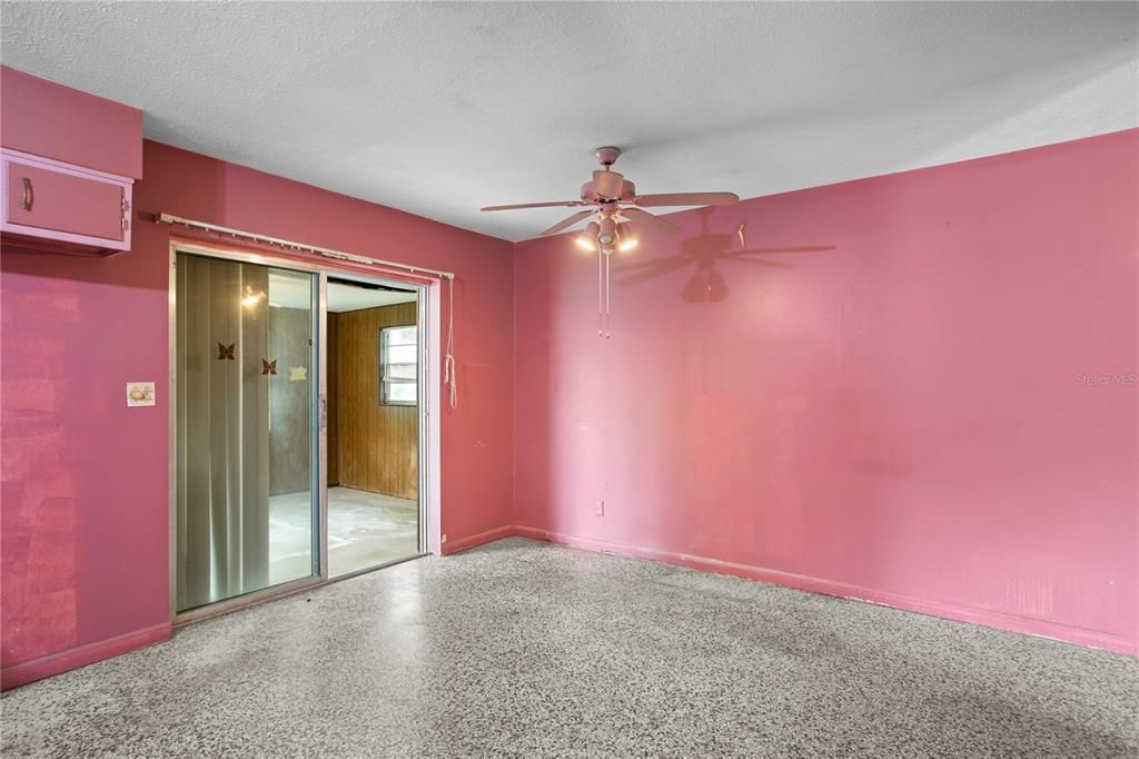 For Sale: $350,000 (3 beds, 1 baths, 1392 Square Feet)
