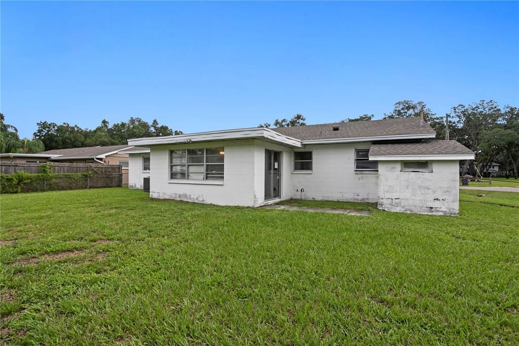 For Sale: $350,000 (3 beds, 1 baths, 1392 Square Feet)