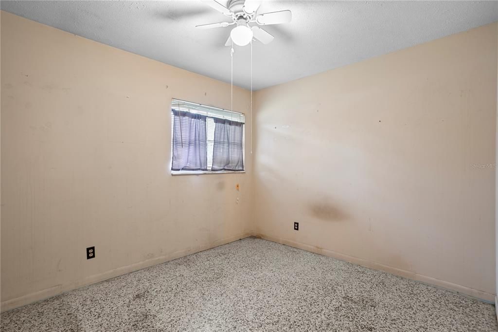 For Sale: $350,000 (3 beds, 1 baths, 1392 Square Feet)