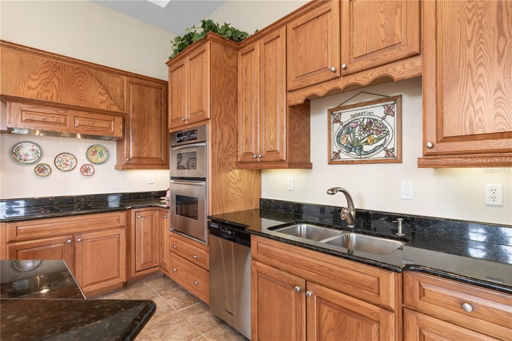 For Sale: $1,100,000 (4 beds, 3 baths, 2577 Square Feet)