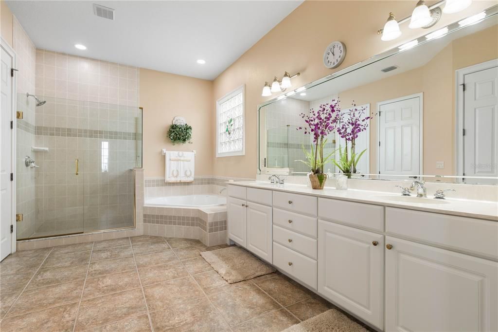 For Sale: $1,100,000 (4 beds, 3 baths, 2577 Square Feet)
