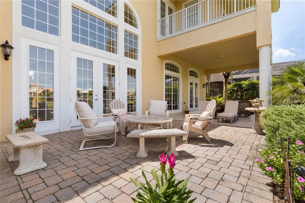 For Sale: $1,100,000 (4 beds, 3 baths, 2577 Square Feet)