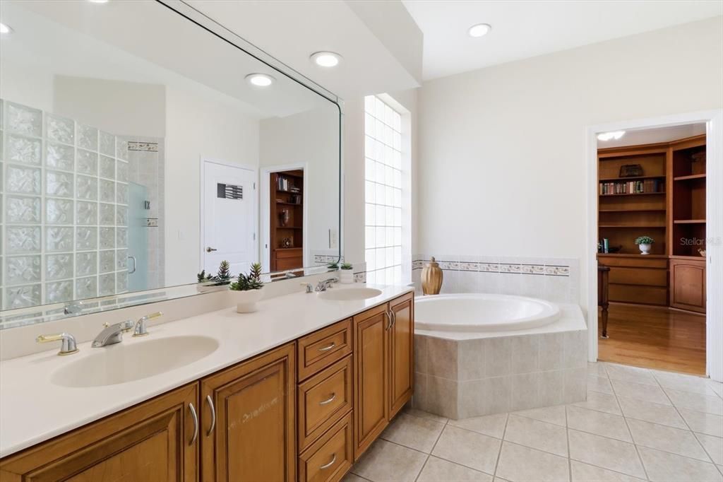 Active With Contract: $369,900 (3 beds, 2 baths, 2198 Square Feet)