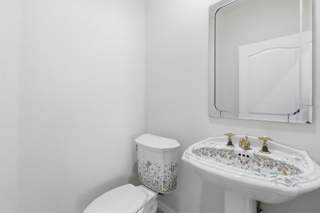 Active With Contract: $369,900 (3 beds, 2 baths, 2198 Square Feet)