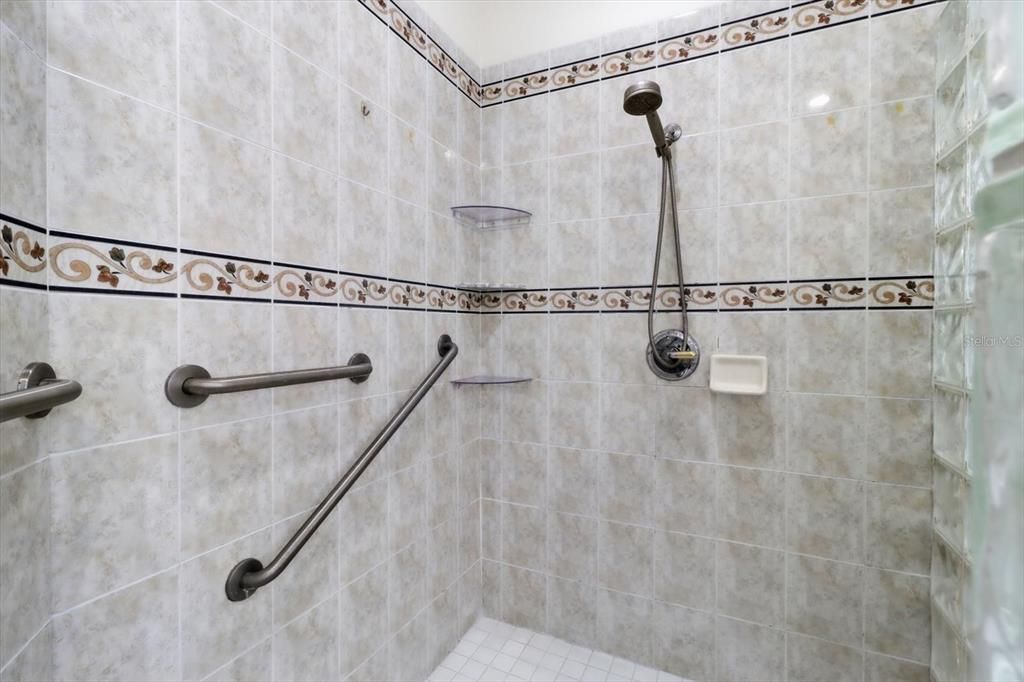 Active With Contract: $369,900 (3 beds, 2 baths, 2198 Square Feet)