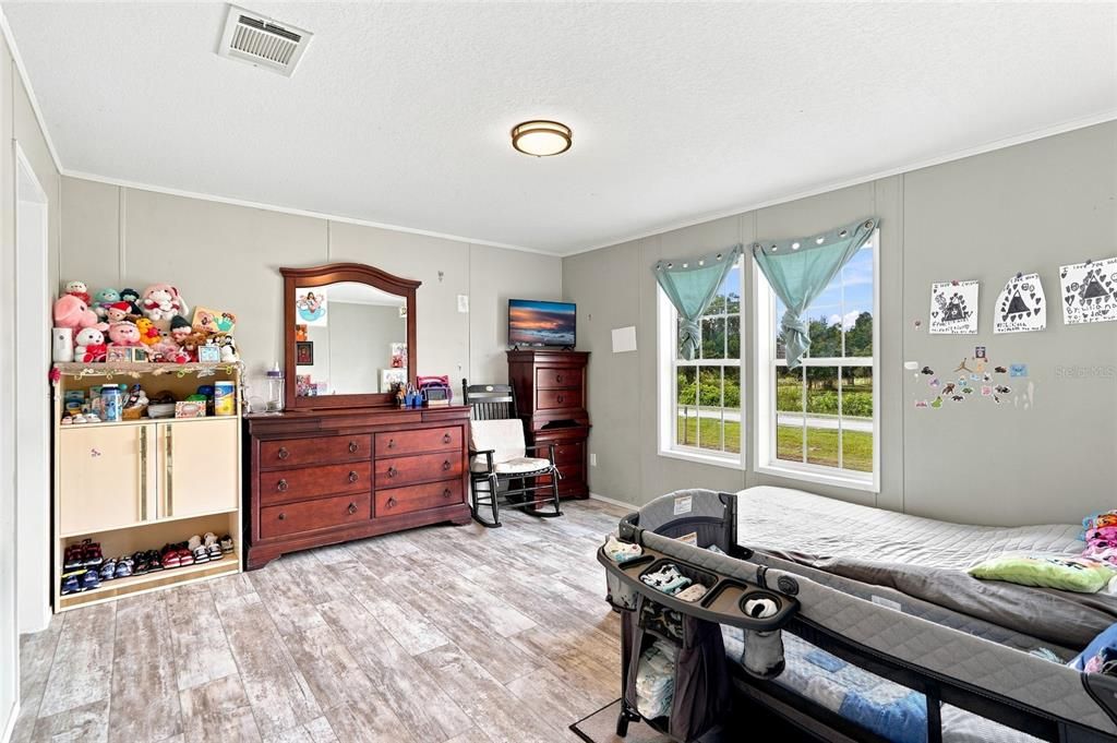 For Sale: $274,900 (3 beds, 2 baths, 1280 Square Feet)