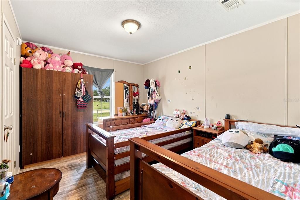 For Sale: $274,900 (3 beds, 2 baths, 1280 Square Feet)