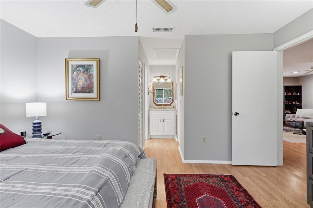 For Sale: $289,000 (2 beds, 2 baths, 1236 Square Feet)