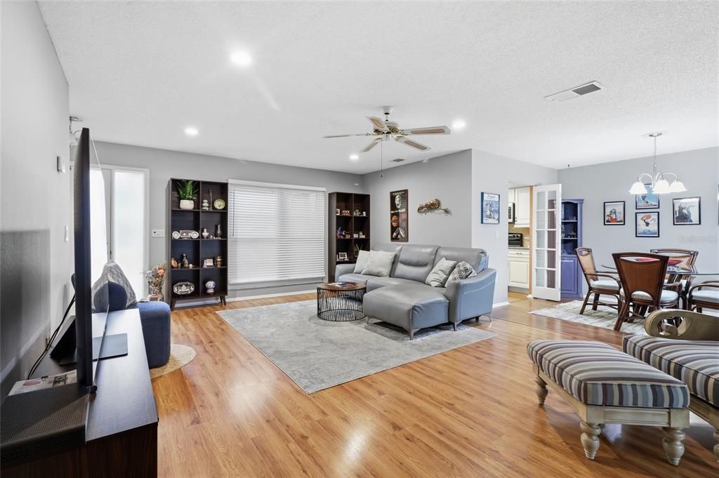 For Sale: $289,000 (2 beds, 2 baths, 1236 Square Feet)
