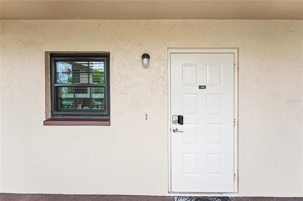 For Sale: $176,660 (2 beds, 2 baths, 912 Square Feet)