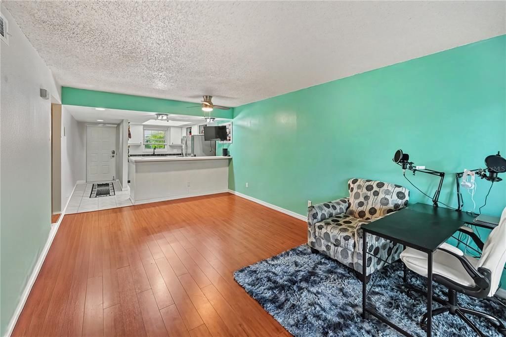 For Sale: $176,660 (2 beds, 2 baths, 912 Square Feet)
