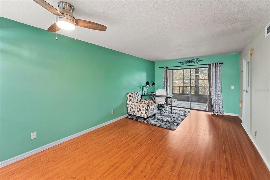 For Sale: $176,660 (2 beds, 2 baths, 912 Square Feet)