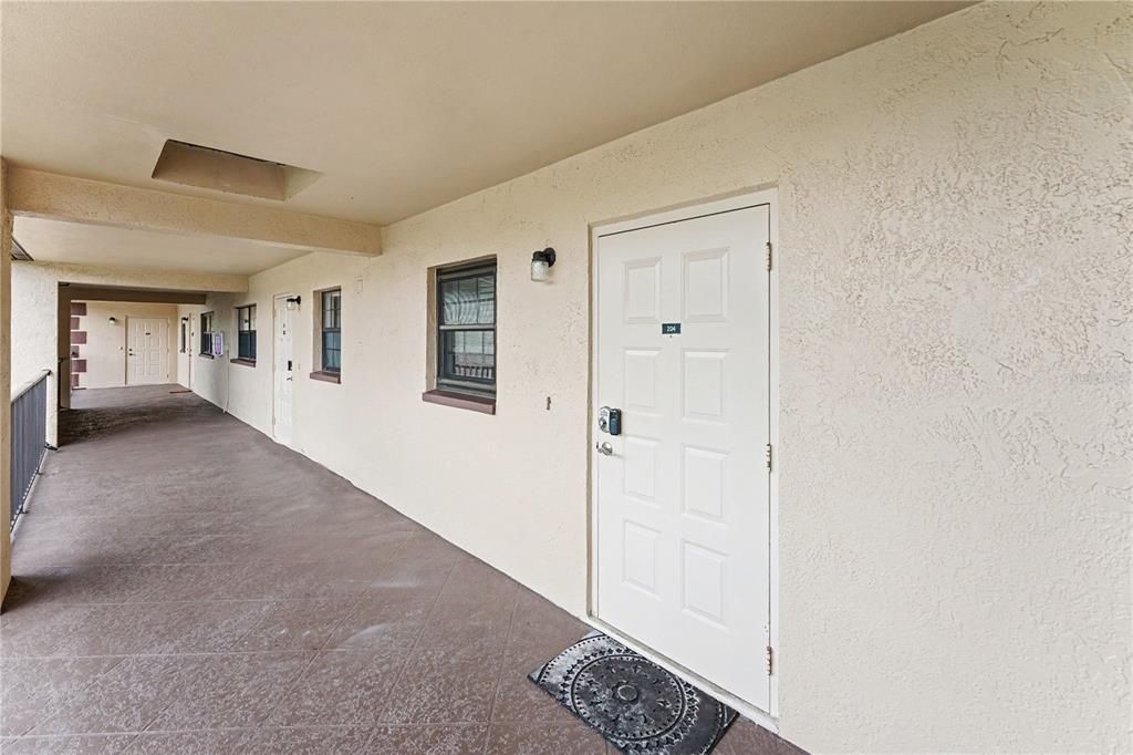For Sale: $176,660 (2 beds, 2 baths, 912 Square Feet)