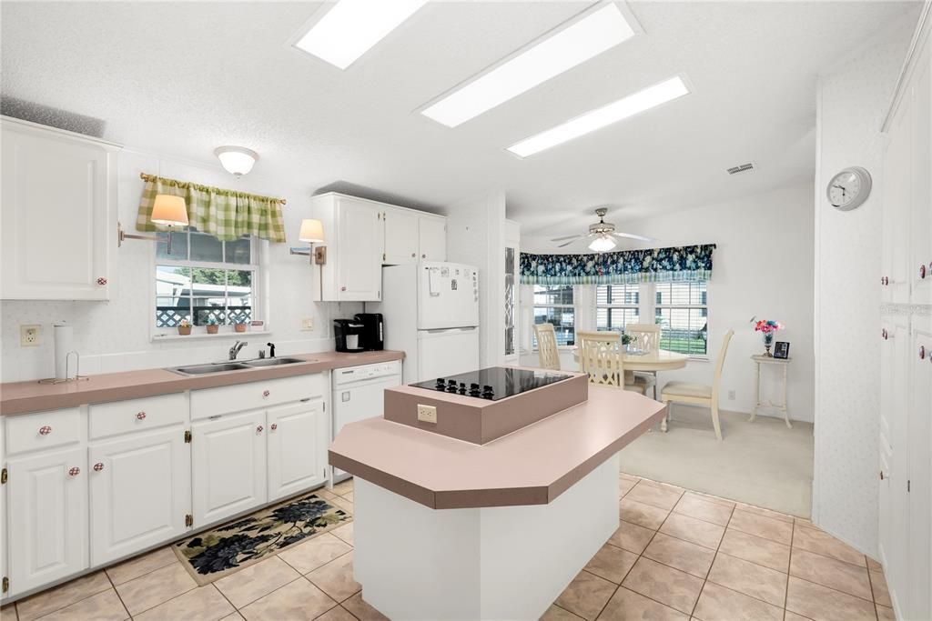 En Venta: $168,900 (2 camas, 2 baños, 1296 Pies cuadrados)