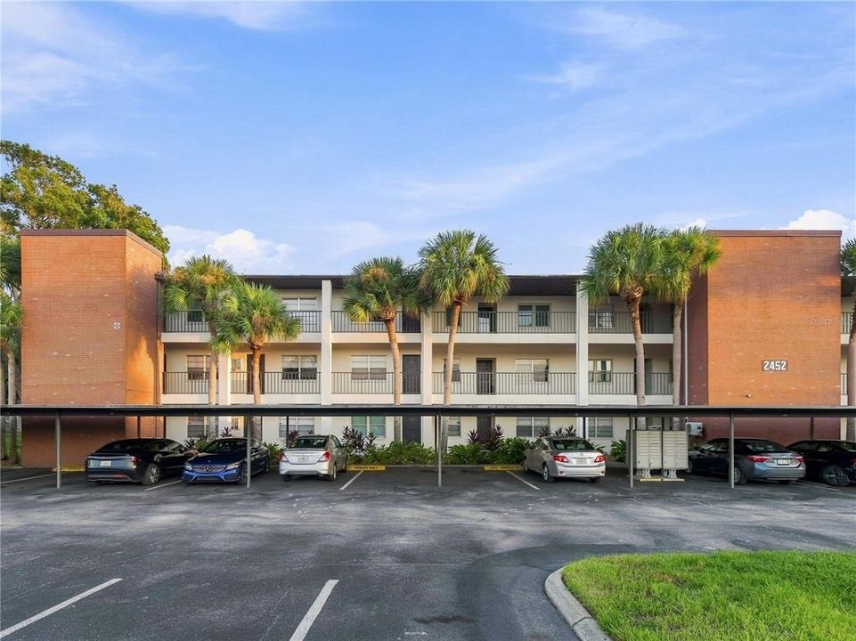 For Rent: $1,895 (2 beds, 2 baths, 915 Square Feet)