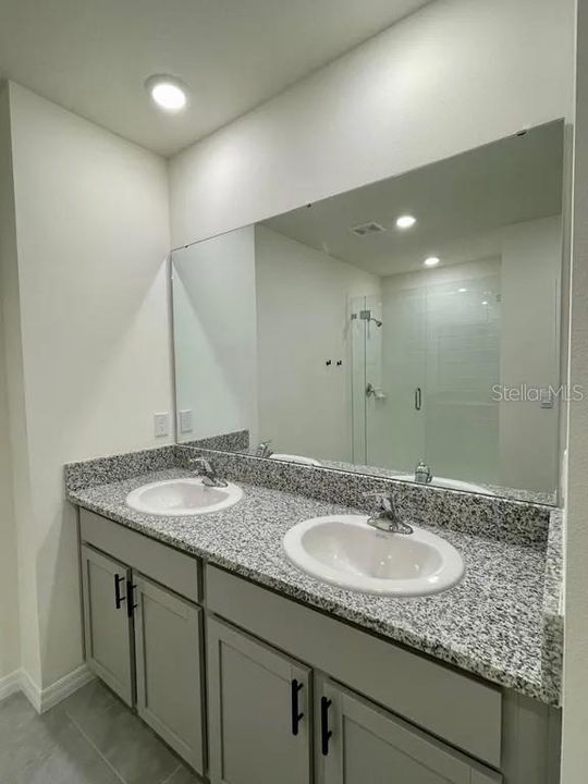 En Renta: $2,900 (5 camas, 3 baños, 2447 Pies cuadrados)