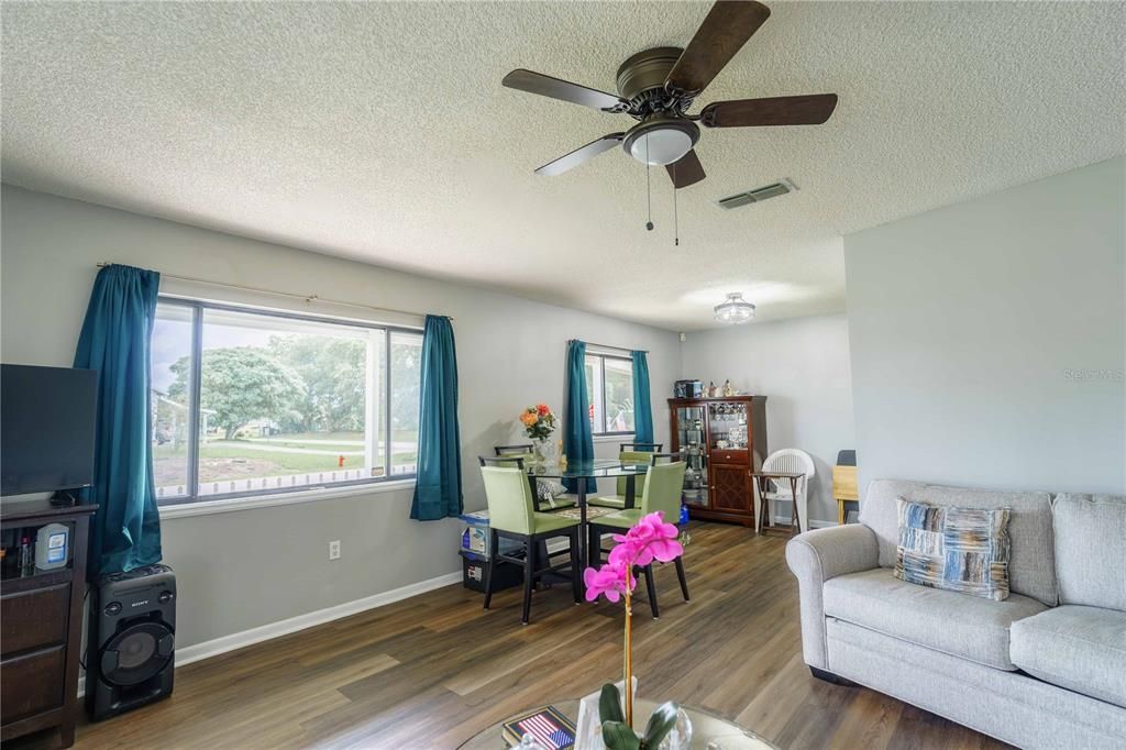 На продажу: $149,900 (2 спален, 2 ванн, 1008 Квадратных фут)