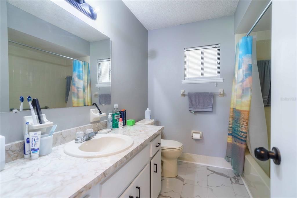 На продажу: $149,900 (2 спален, 2 ванн, 1008 Квадратных фут)