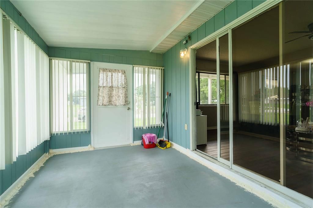 На продажу: $149,900 (2 спален, 2 ванн, 1008 Квадратных фут)