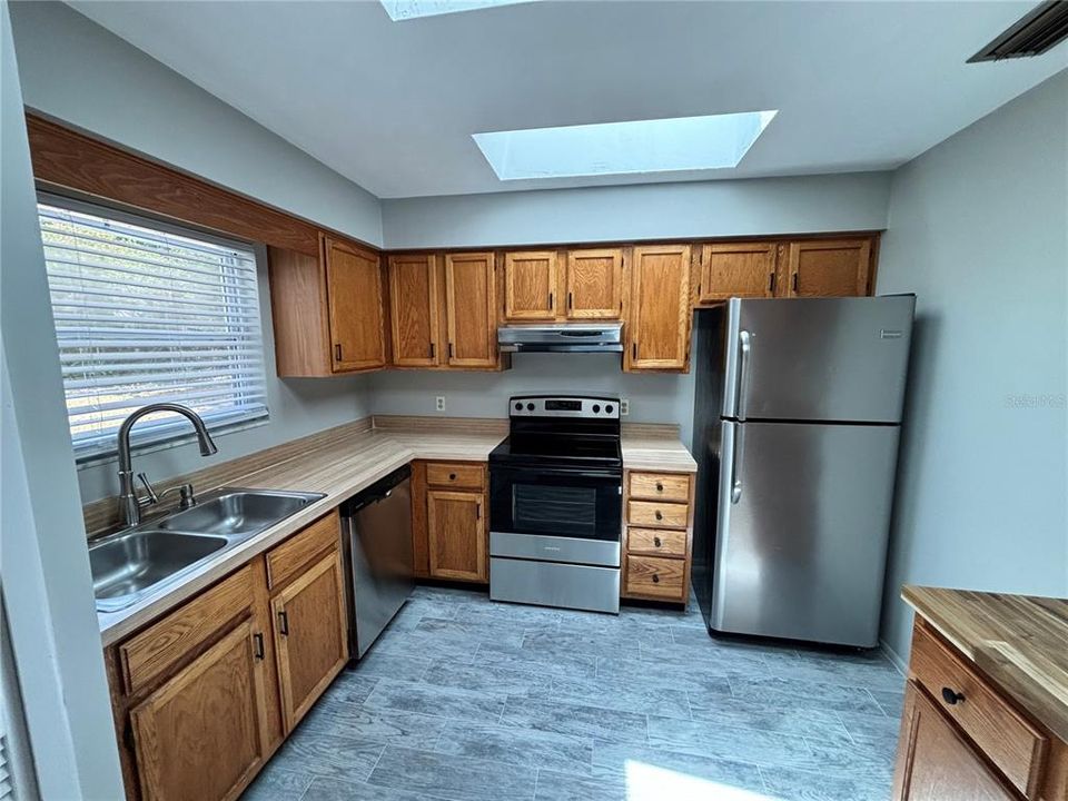 For Rent: $1,975 (3 beds, 2 baths, 1460 Square Feet)