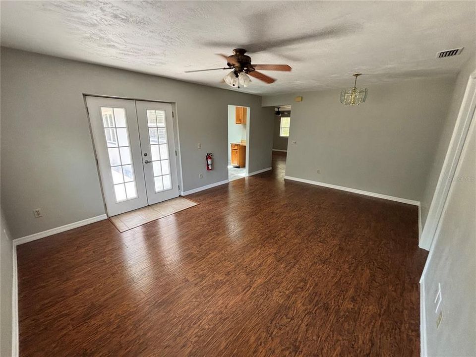 For Rent: $1,975 (3 beds, 2 baths, 1460 Square Feet)